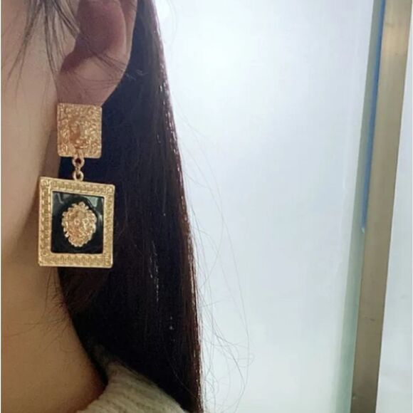 Black & Gold Medusa Square Earrings - Picture 4 of 5